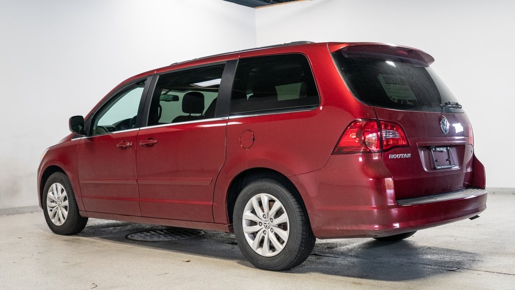 2012 Volkswagen Routan SE 4