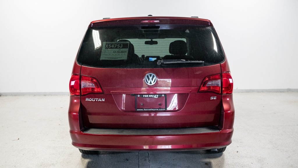 2012 Volkswagen Routan SE 5