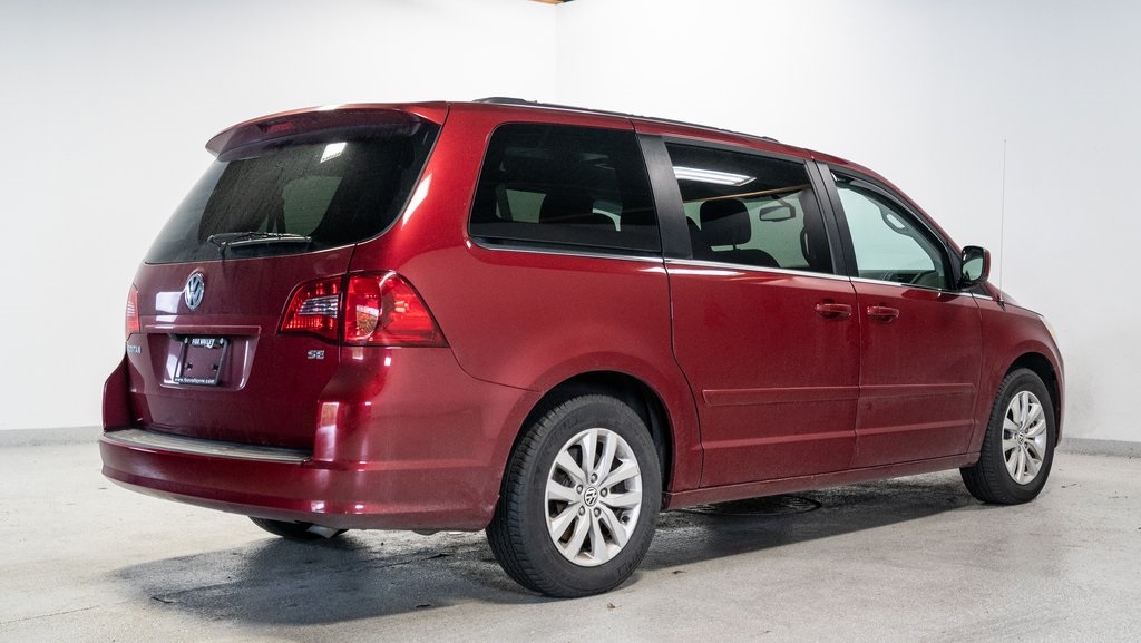 2012 Volkswagen Routan SE 6