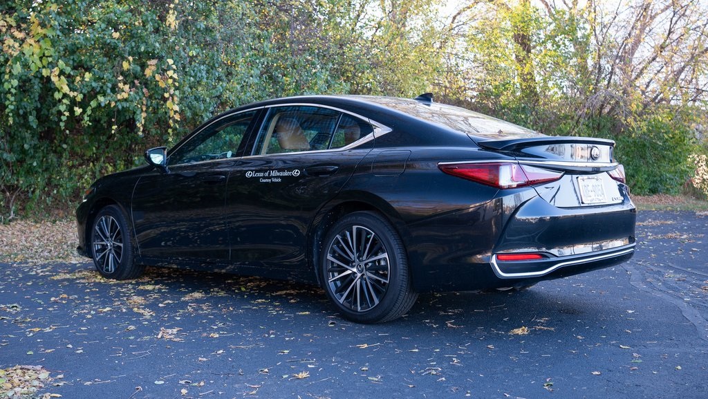 2024 Lexus ES 300h 3