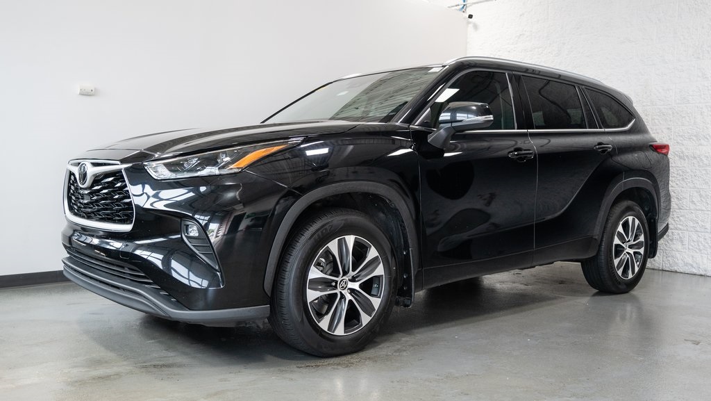 2021 Toyota Highlander XLE 2