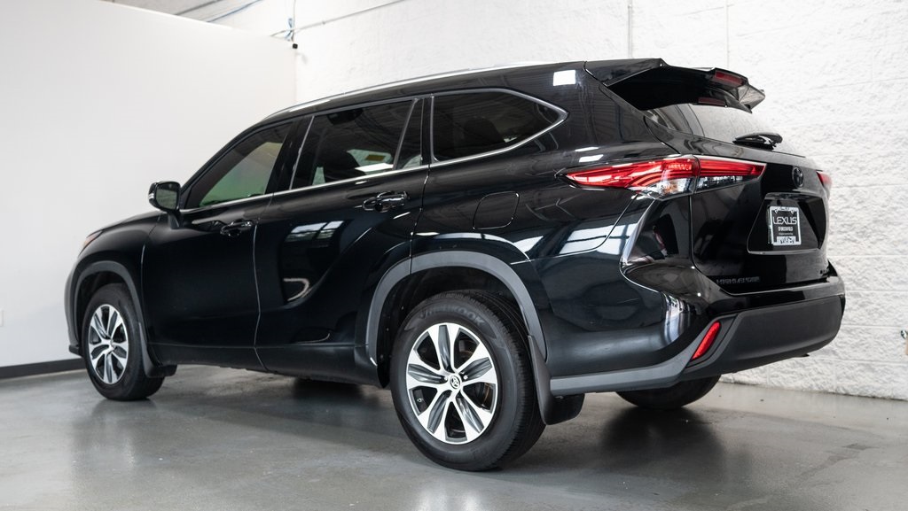 2021 Toyota Highlander XLE 3