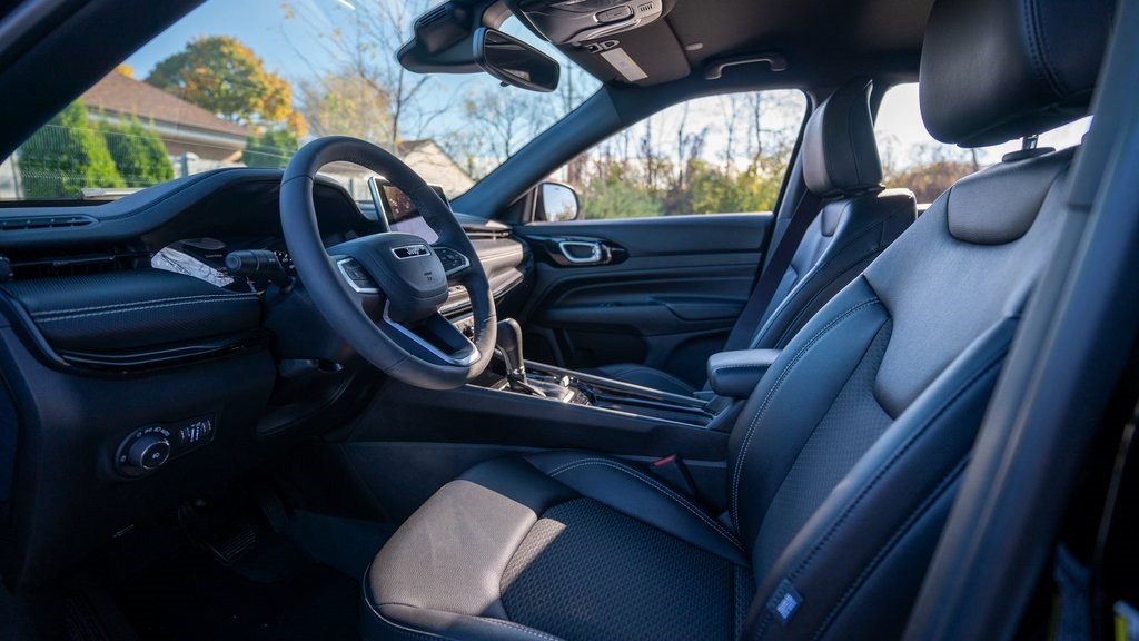 2023 Jeep Compass Altitude 10