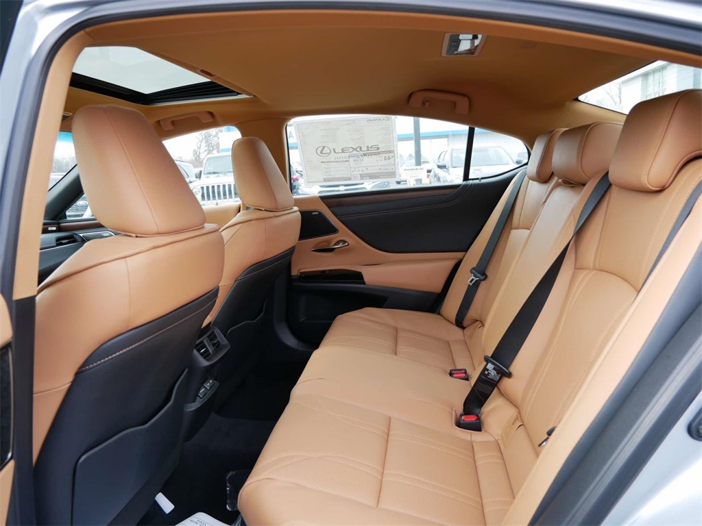 2024 Lexus ES 300h Luxury 9