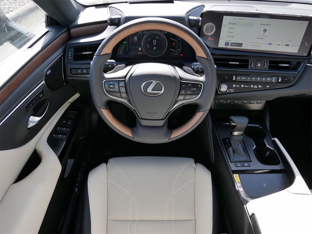 2024 Lexus ES 300h Ultra Luxury 11
