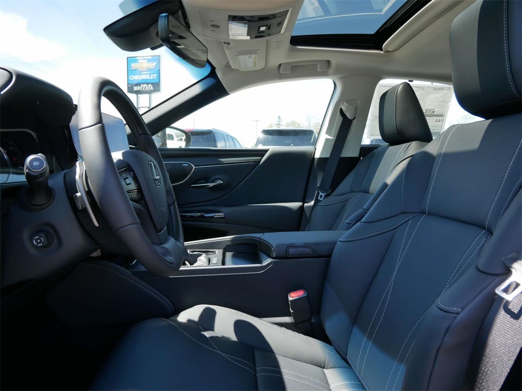 2024 Lexus ES 300h Ultra Luxury 8