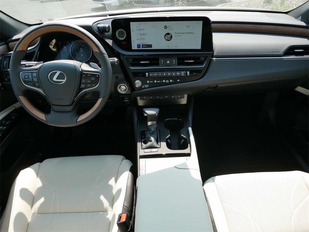 2024 Lexus ES 300h Luxury 12