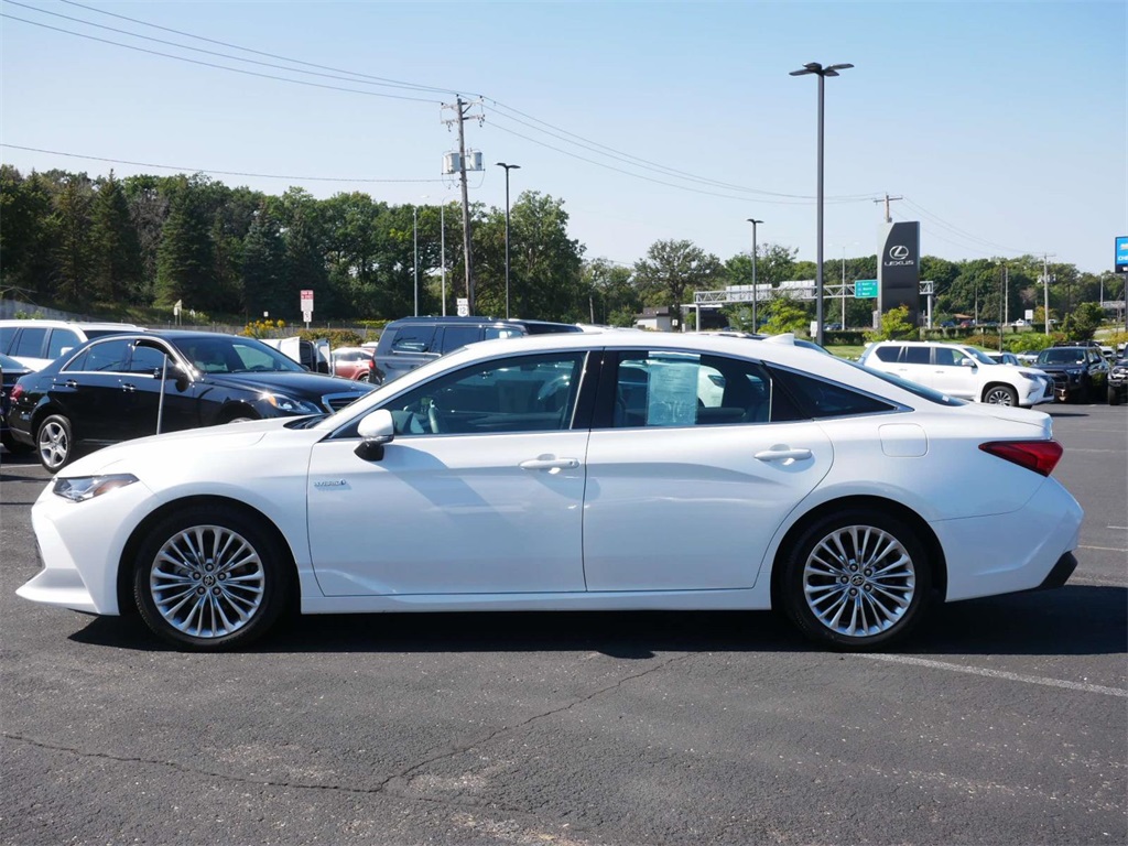 2021 Toyota Avalon Hybrid Limited 3