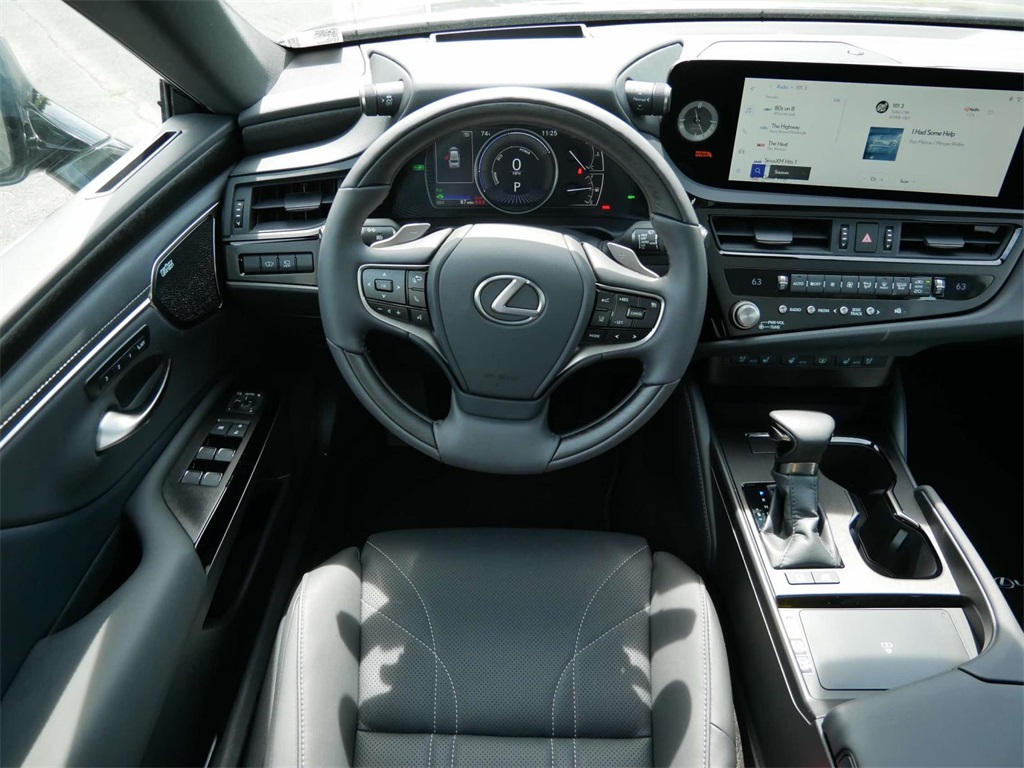 2024 Lexus ES 300h Luxury 11