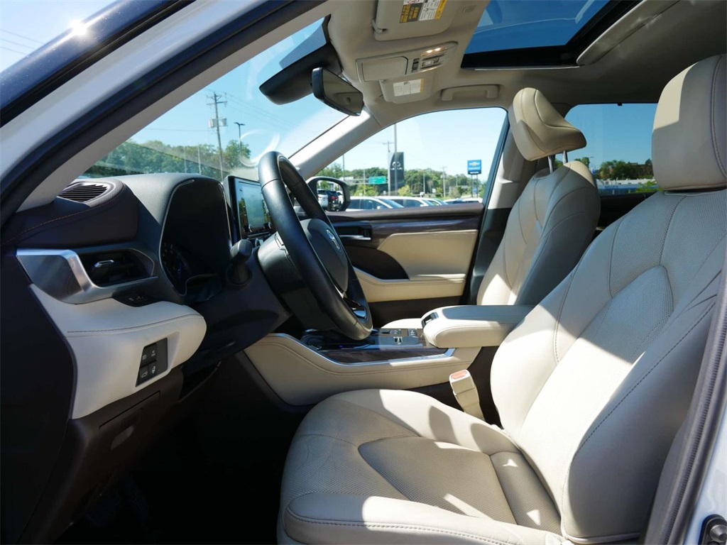 2021 Toyota Highlander Hybrid Limited 8