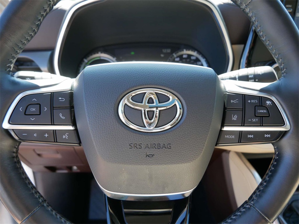 2021 Toyota Highlander Hybrid Limited 17