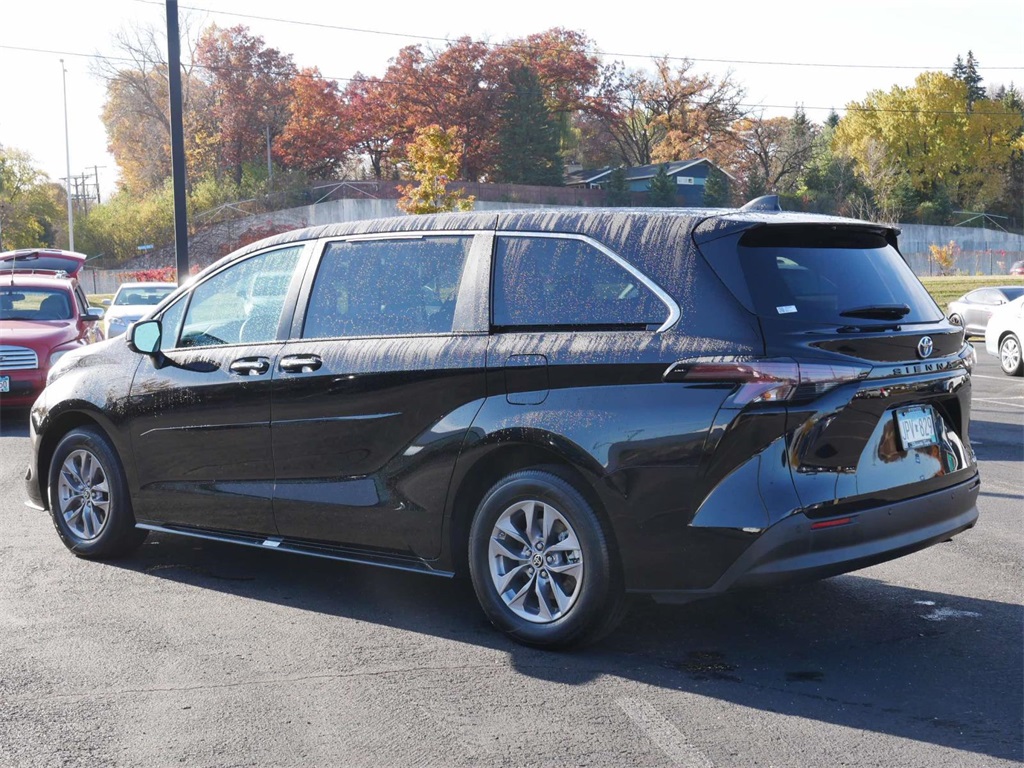 2023 Toyota Sienna XLE 4