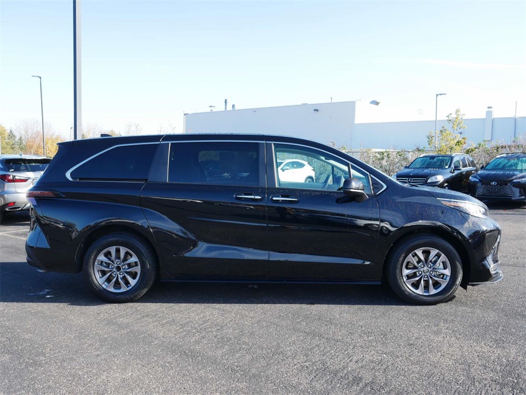 2023 Toyota Sienna XLE 6