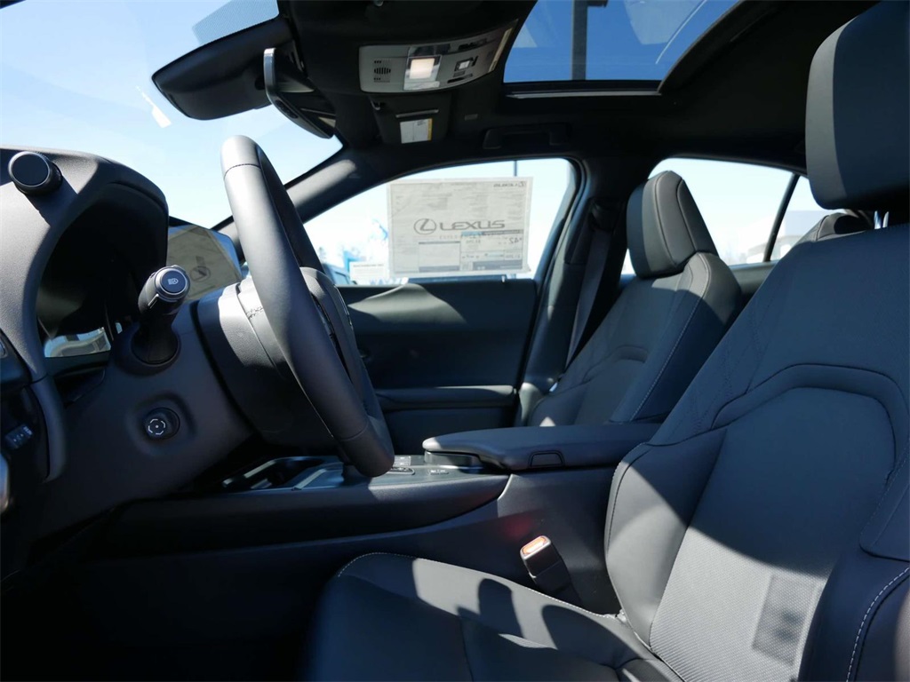 2025 Lexus UX 300h Premium 8