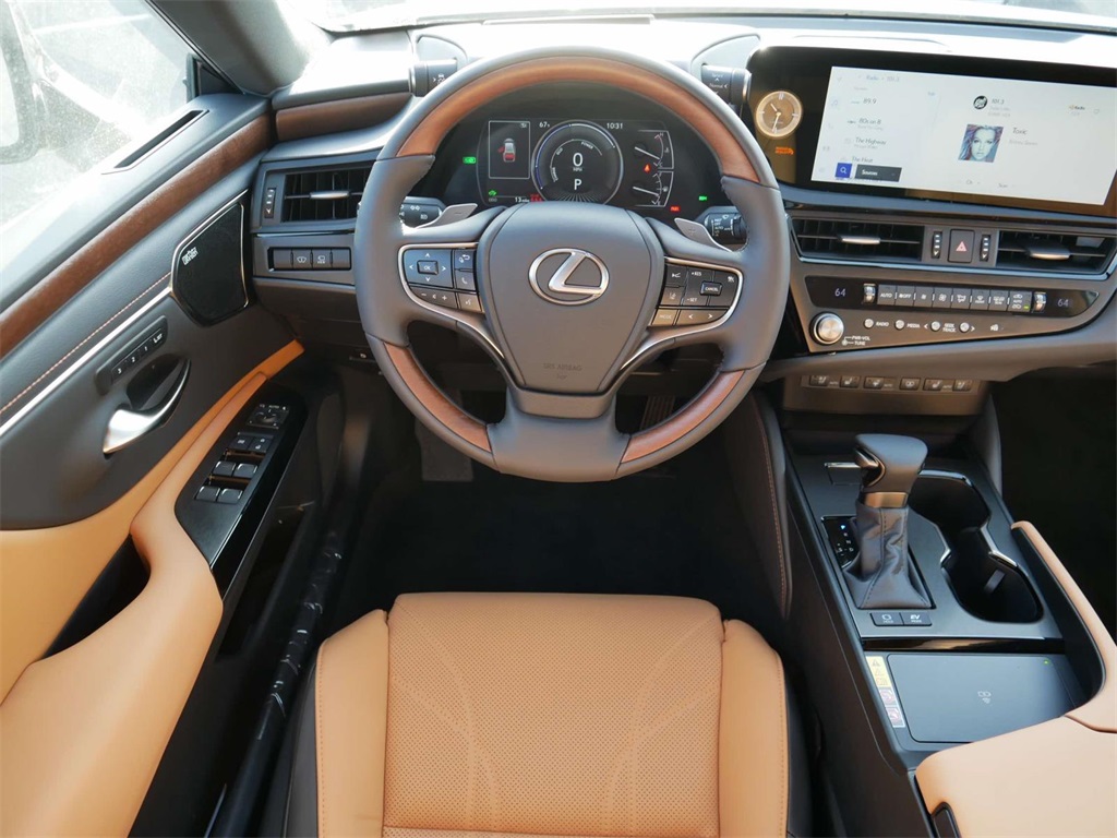 2025 Lexus ES 300h Ultra Luxury 11