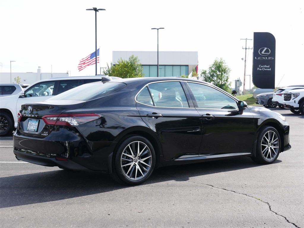 2022 Toyota Camry Hybrid XLE 5