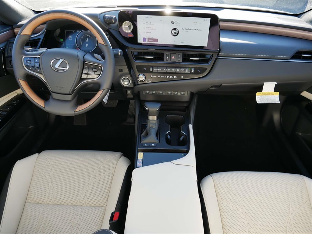 2025 Lexus ES 300h Ultra Luxury 12