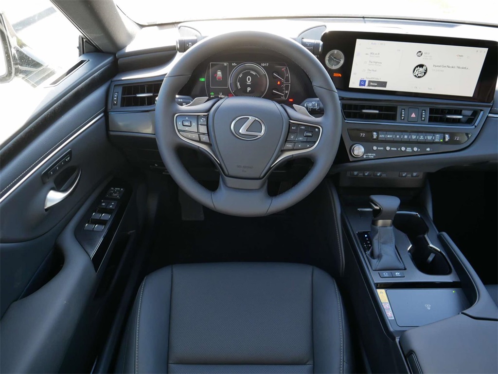 2025 Lexus ES 300h Luxury 11