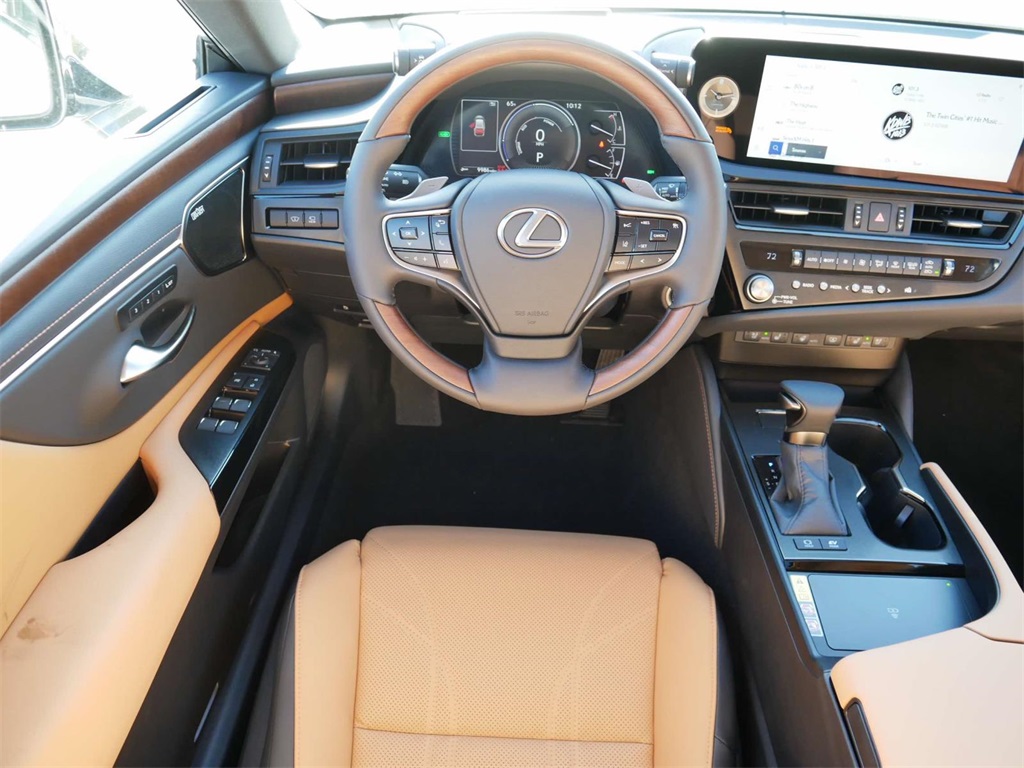 2025 Lexus ES 300h Ultra Luxury 11