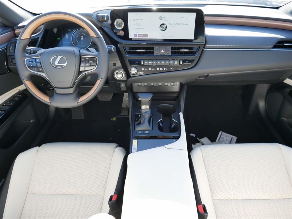 2025 Lexus ES 300h Ultra Luxury 12