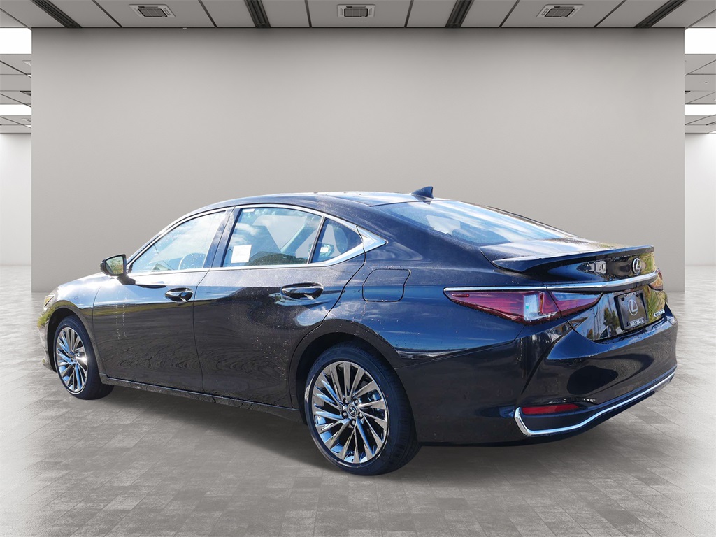 2025 Lexus ES 300h Ultra Luxury 4