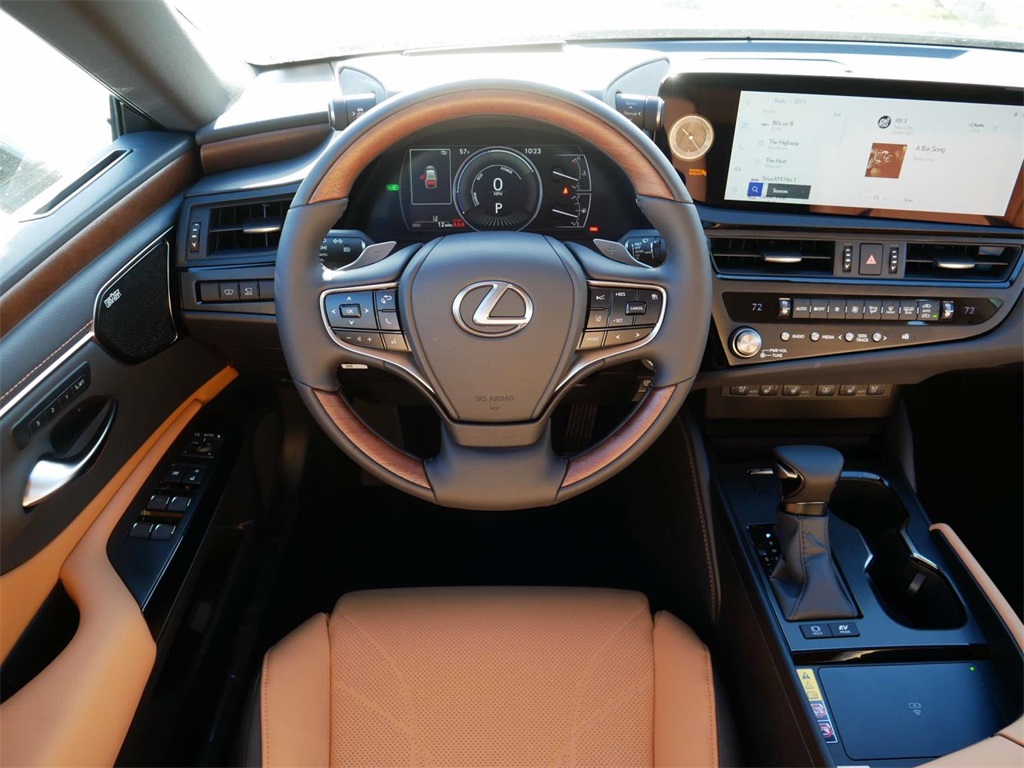 2025 Lexus ES 300h Ultra Luxury 11