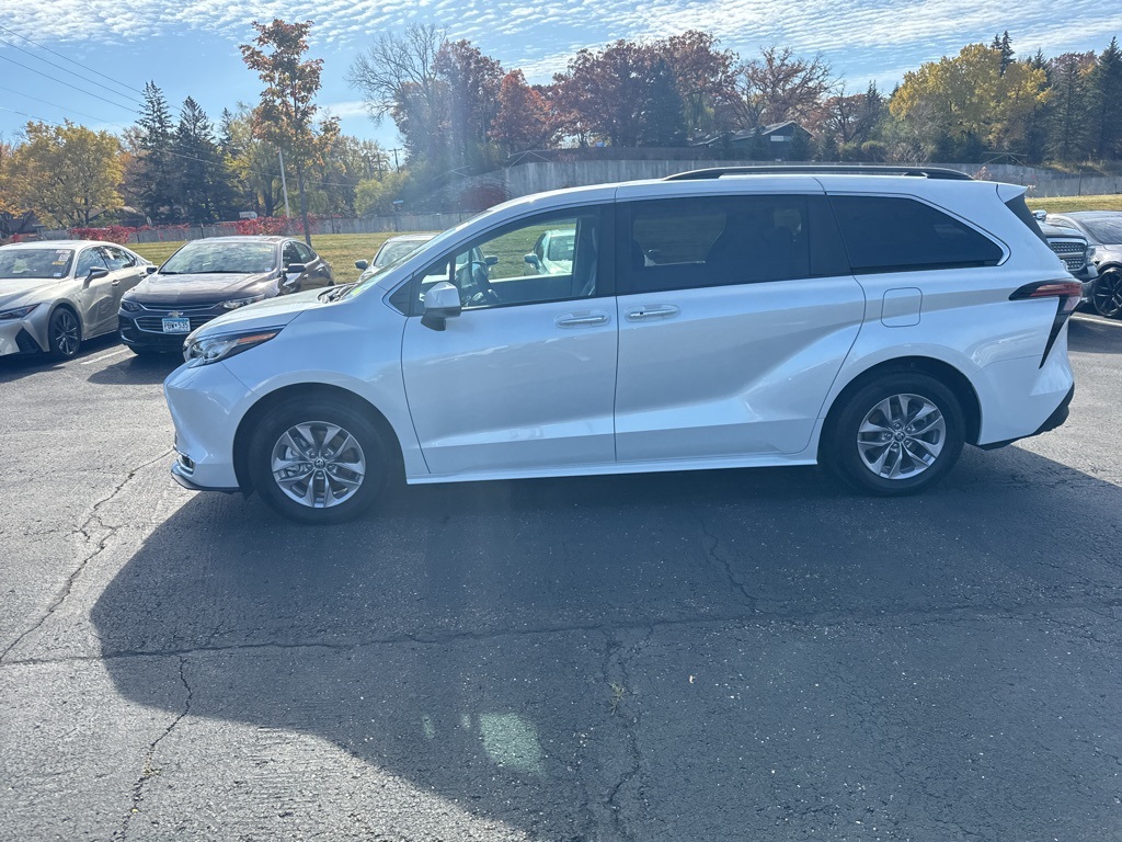 2022 Toyota Sienna XLE 4