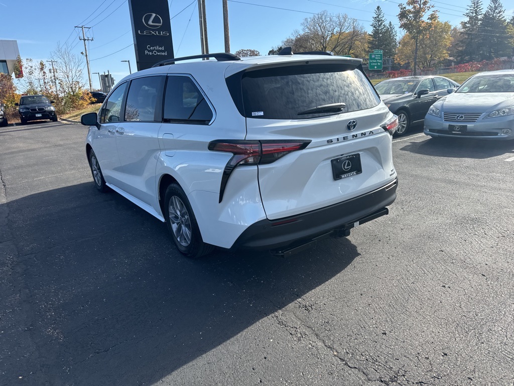 2022 Toyota Sienna XLE 9