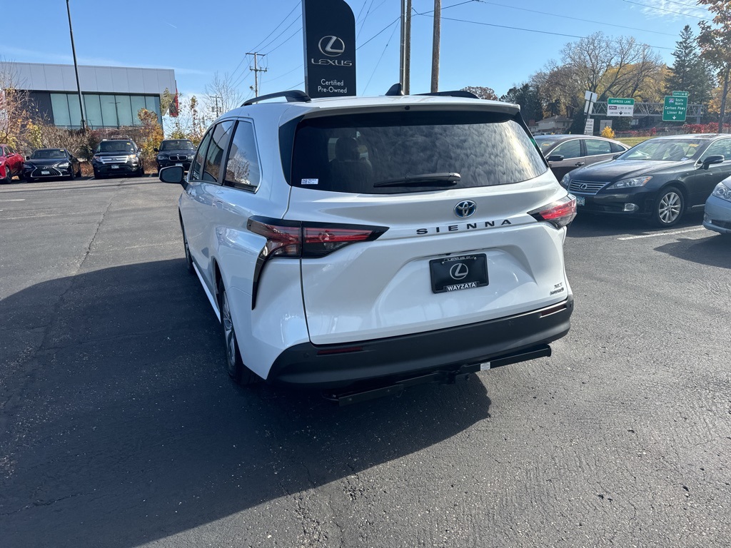 2022 Toyota Sienna XLE 10