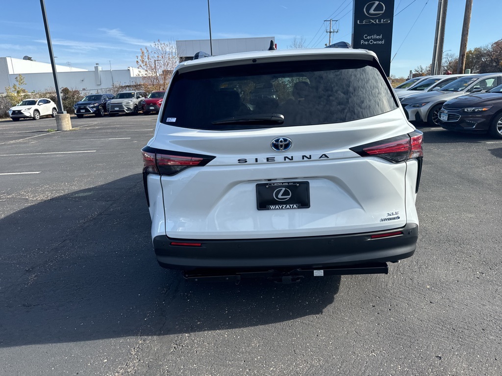 2022 Toyota Sienna XLE 11