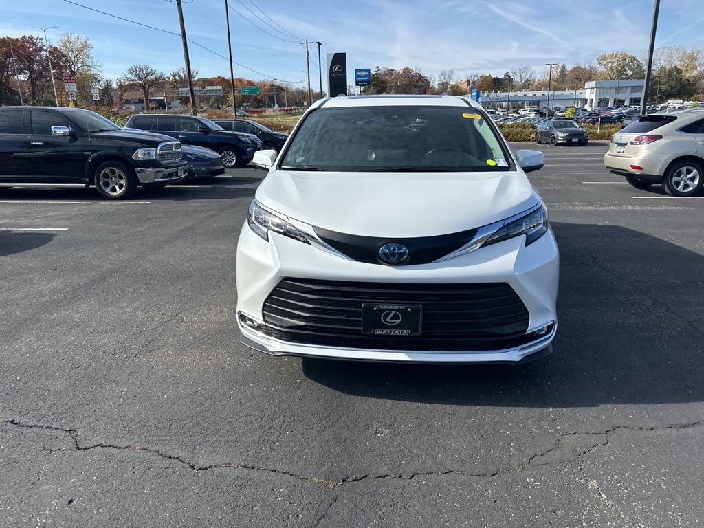 2022 Toyota Sienna XLE 22