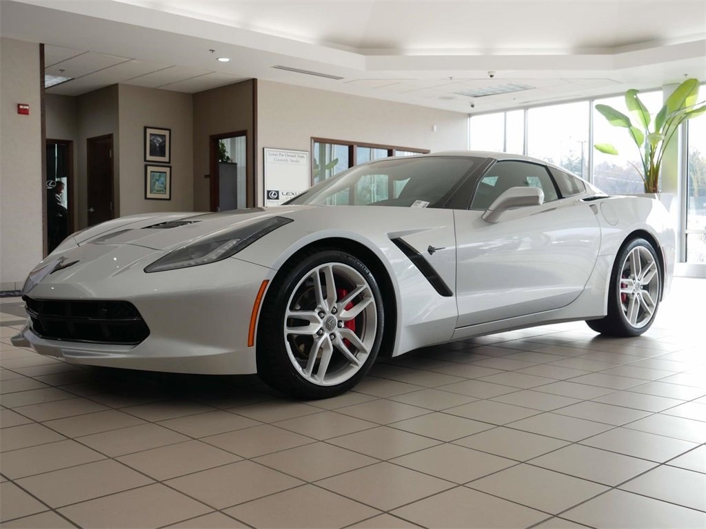 2019 Chevrolet Corvette Stingray 2