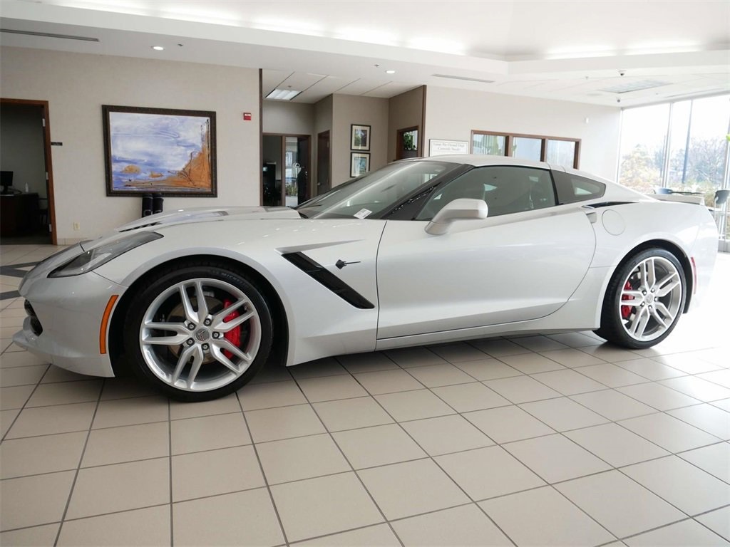 2019 Chevrolet Corvette Stingray 3