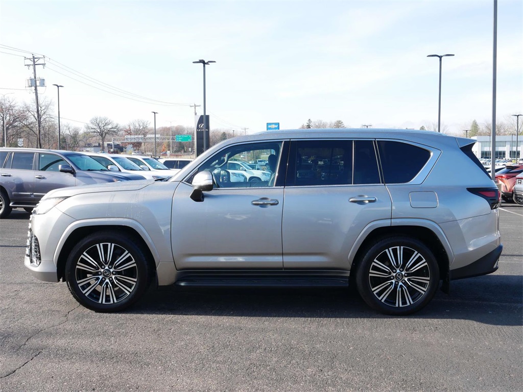 2022 Lexus LX 600 Luxury 3