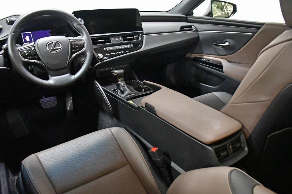 2024 Lexus ES 300h 17