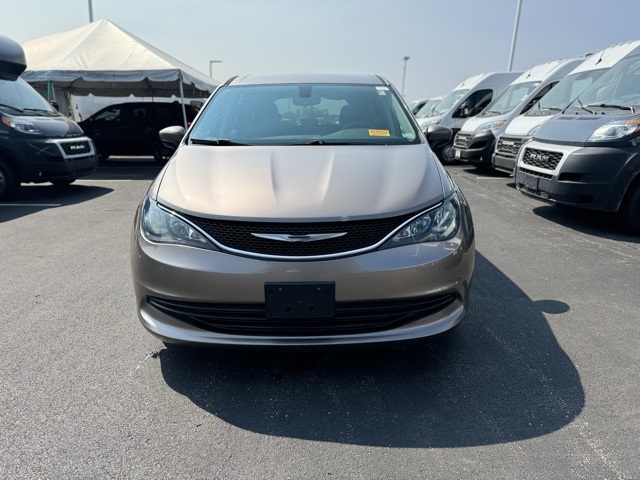 2017 Chrysler Pacifica Touring 1