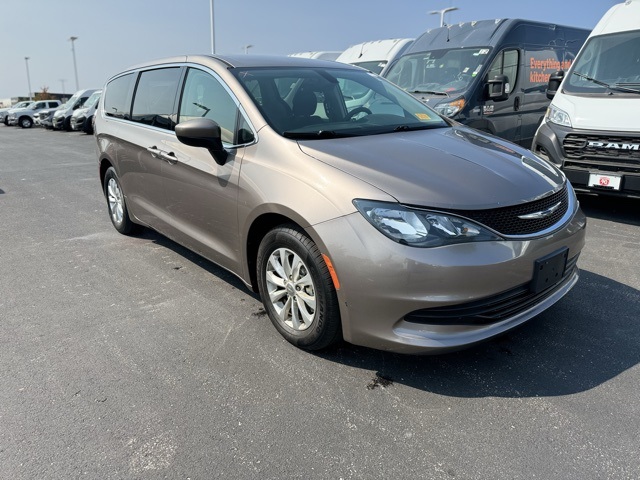 2017 Chrysler Pacifica Touring 2