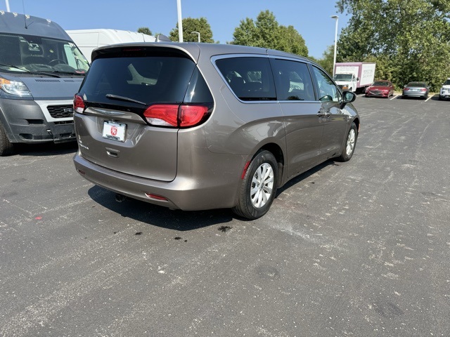 2017 Chrysler Pacifica Touring 4