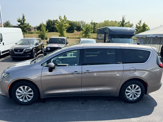 2017 Chrysler Pacifica Touring 7