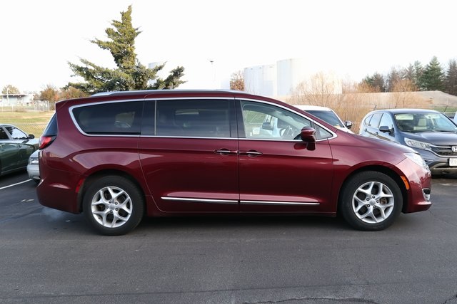 2017 Chrysler Pacifica Touring L Plus 4