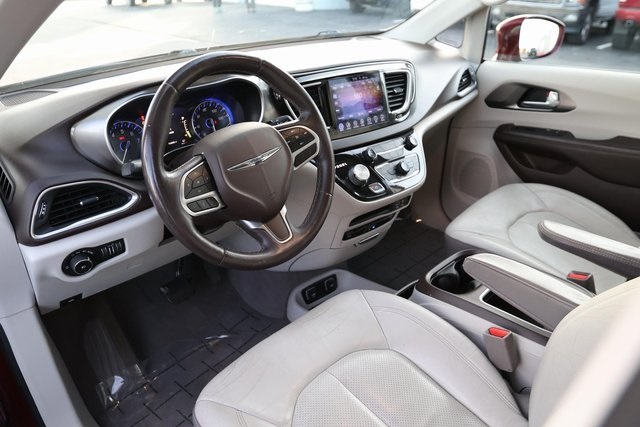 2017 Chrysler Pacifica Touring L Plus 10