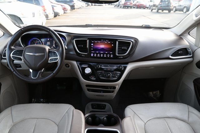 2017 Chrysler Pacifica Touring L Plus 13