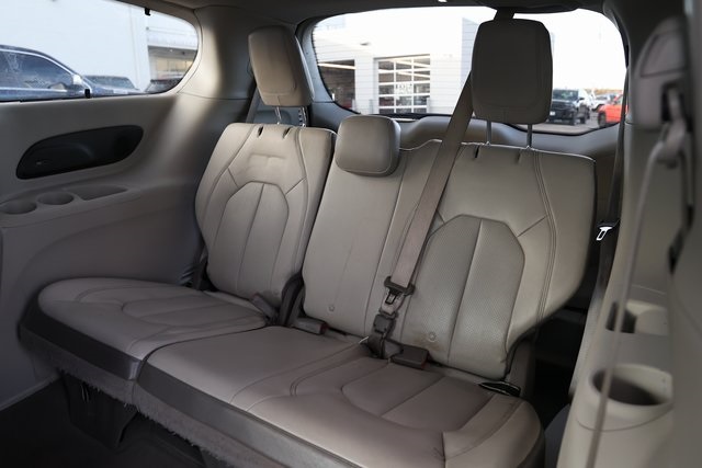 2017 Chrysler Pacifica Touring L Plus 25