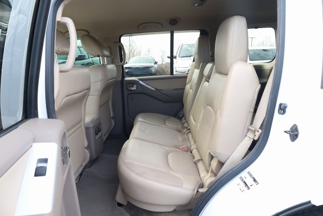 2012 Nissan Pathfinder Silver 24