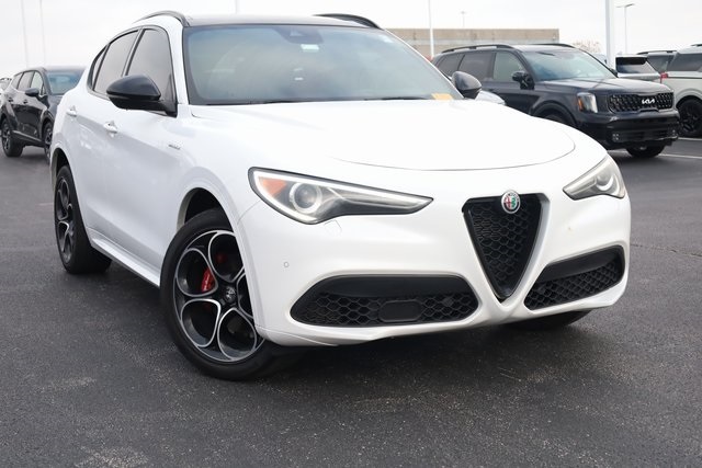 2022 Alfa Romeo Stelvio Veloce AWD 2