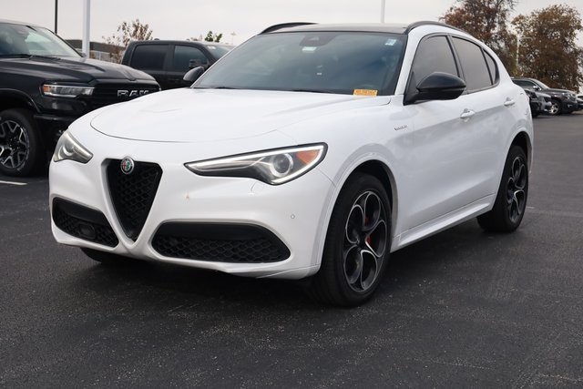 2022 Alfa Romeo Stelvio Veloce AWD 4