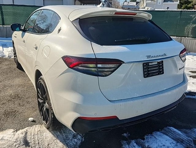 2022 Maserati Levante Modena 3