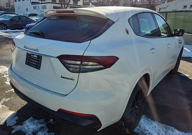 2022 Maserati Levante Modena 4