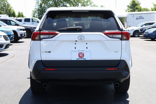 2022 Toyota RAV4 LE 6