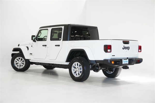 2023 Jeep Gladiator Sport 5